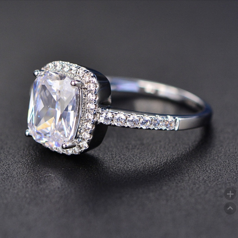 Real Sterling Silver Emerald Gemstone Ring - Picture 3 of 4